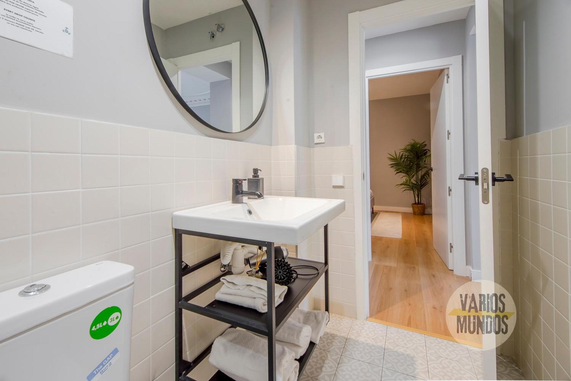 Modern Apt & Cool Interior Design A 20 Metros Del Retiro E1 Madrid Exterior foto